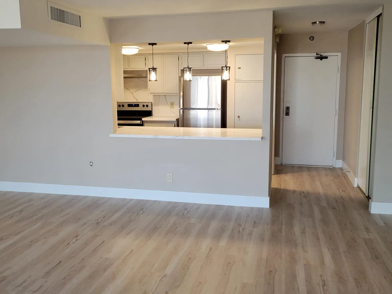 Studio, 648 sqft, $1,095 — Photo 1