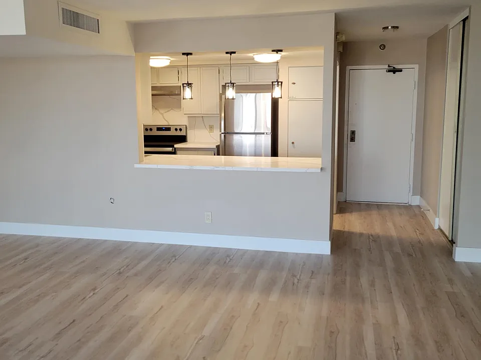 205 E Harmon Ave #212