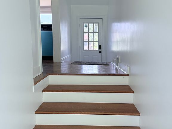 5th image of 2760 Niagara Rd