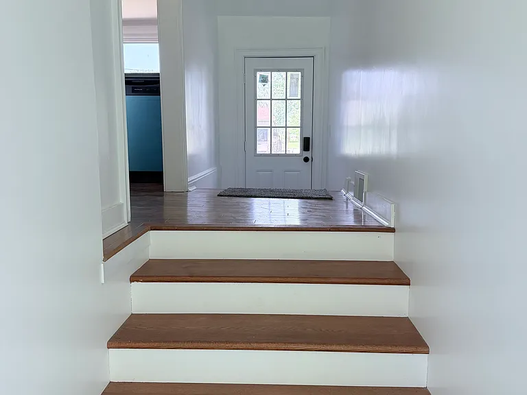 2760 Niagara Rd — Photo 5
