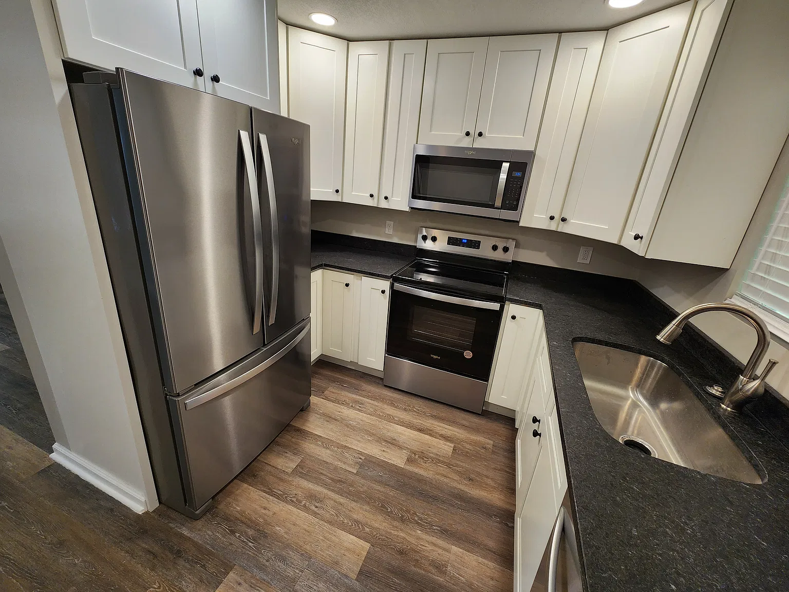 2 bed, 800 sqft, $1,500 — Photo 2