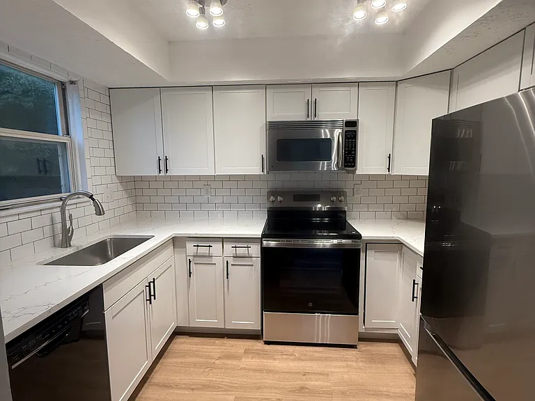 7687 Sweetwood Ct — Photo 3