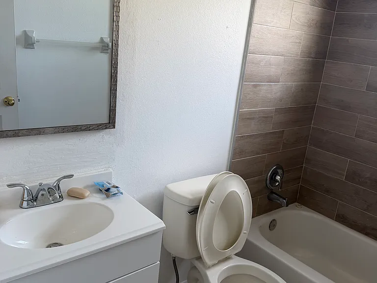 1516 SE Royal Green Cir #G104 — Photo 12