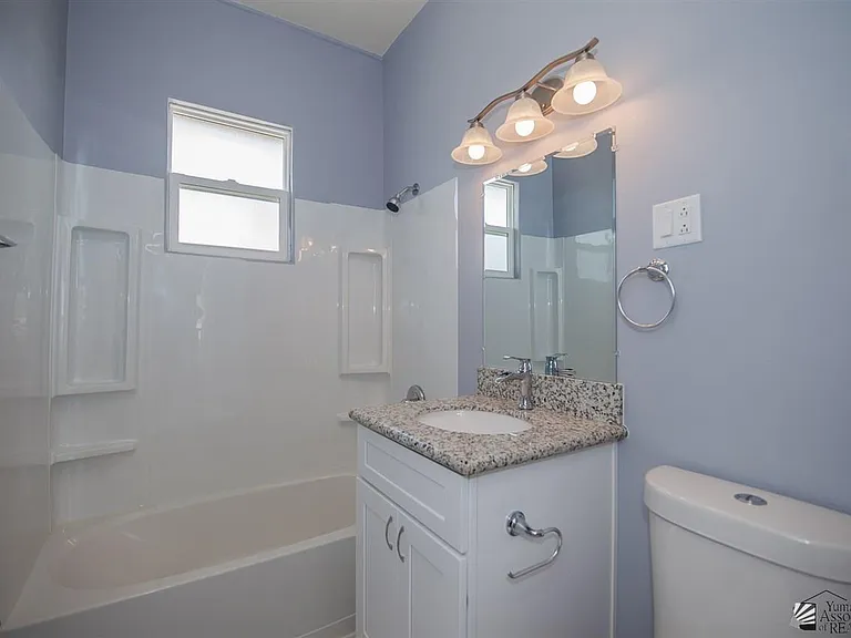 889 W 1st St — Photo 14