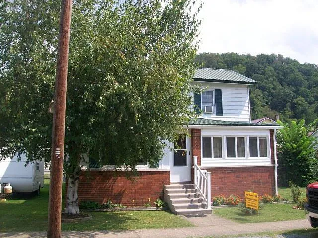 16 Cherry St photo 1