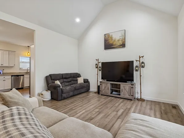 1159 Oak Grove Rd, Dickson, TN 37055