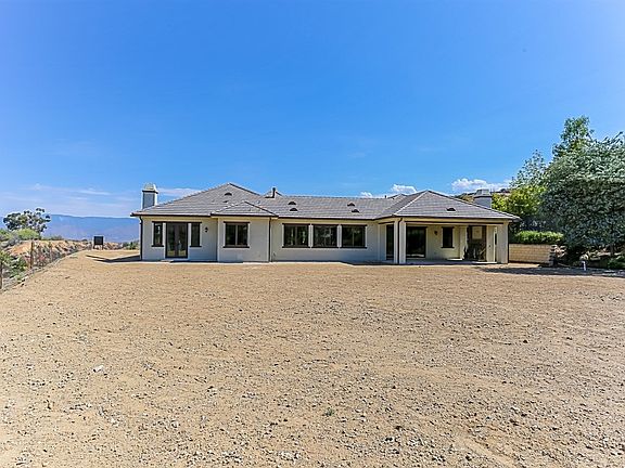 5th image of 702 E Sunset Dr N