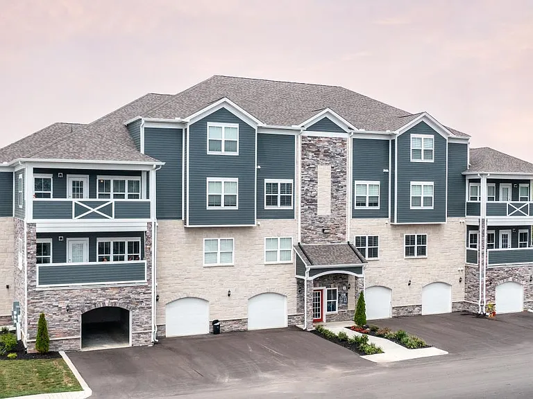 The Pointe at Five Oaks — Photo 16