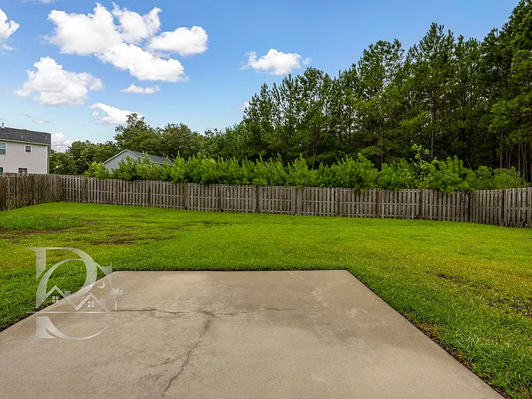122 Drummond Way — Photo 36