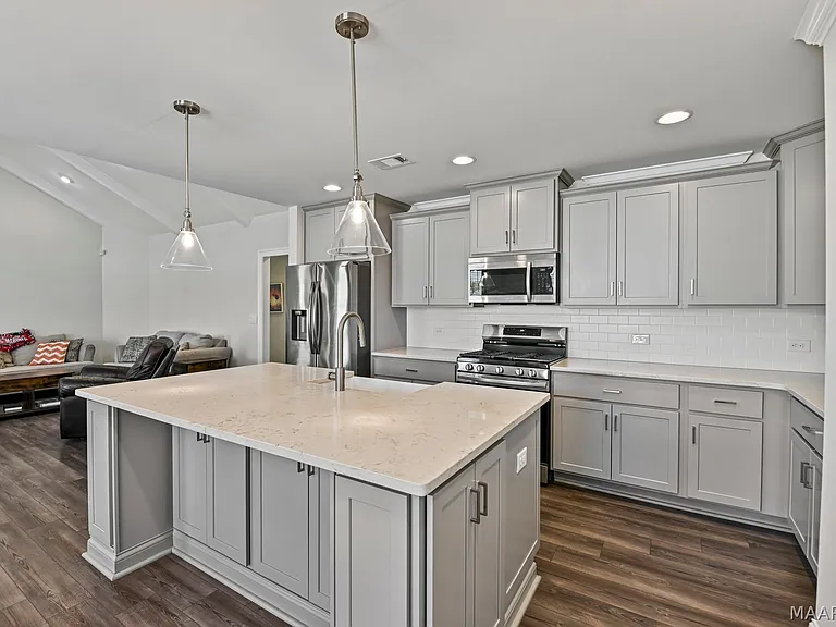 761 Harbin Dr — Photo 14