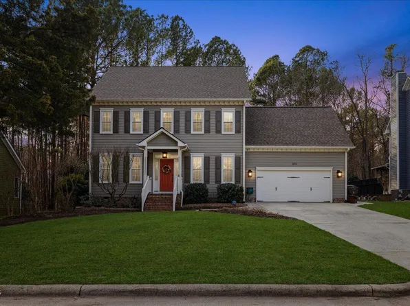 203 Perry Creek Dr, Chapel Hill, NC 27514