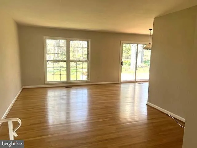 8523 Tysons Ct — Photo 3