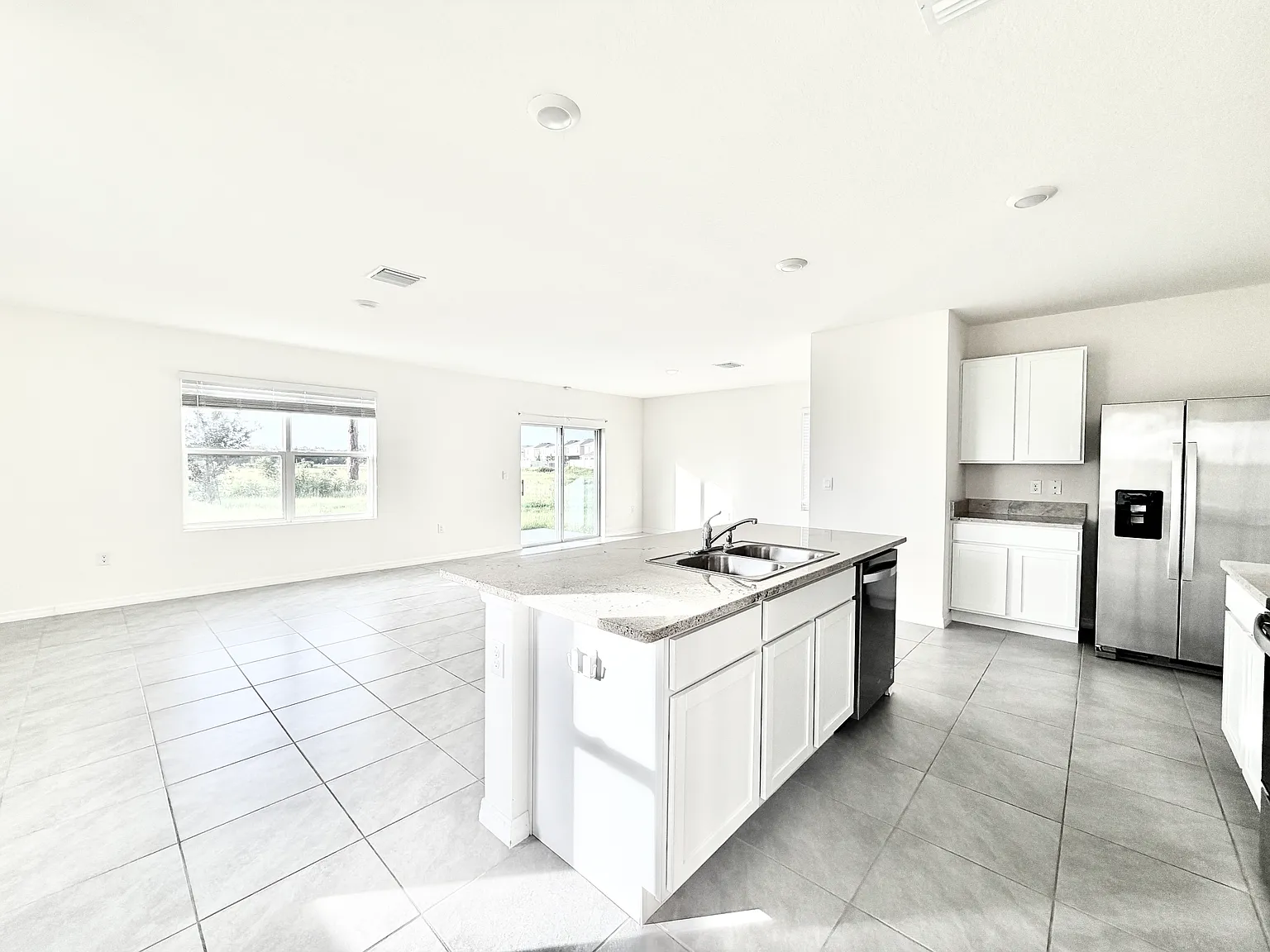 4 bed, 2.5 bath, 2260 sqft, $2,650 — Photo 4