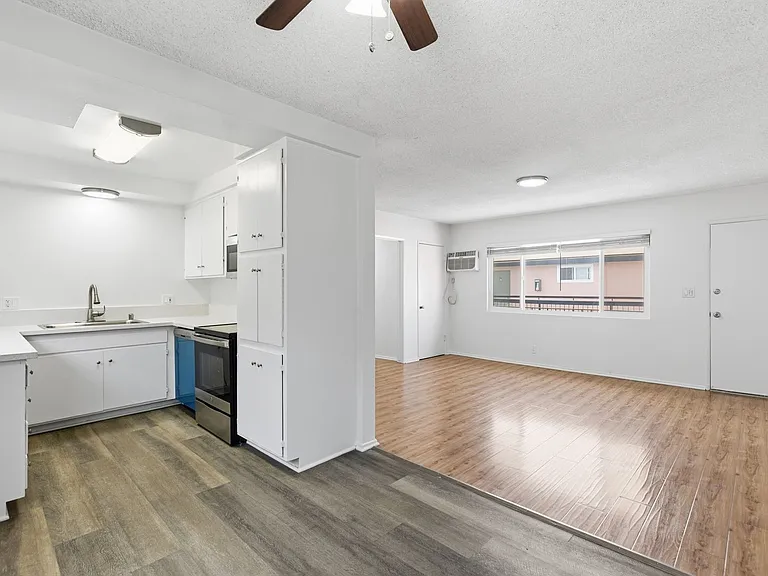 6640 Darby Ave — Photo 43