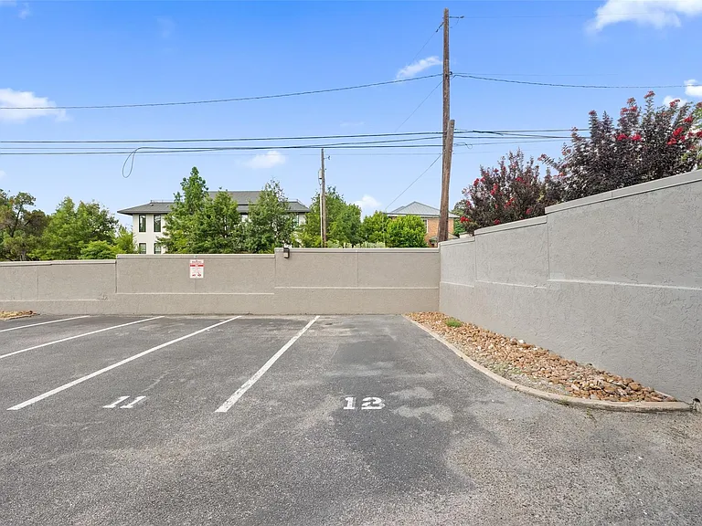 1500 Woodlawn Blvd #304 — Photo 32