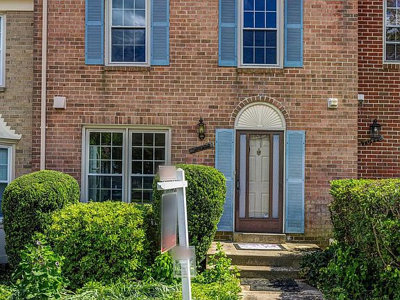 3rd image of 10472 Malone Ct