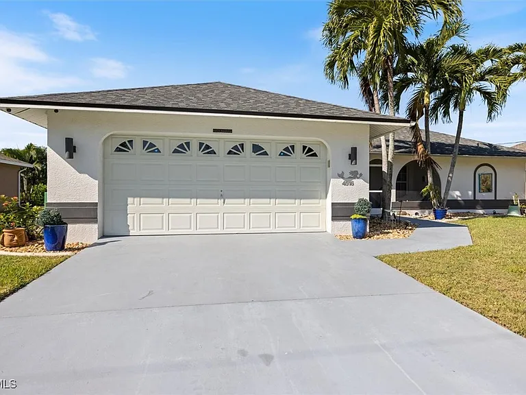 4516 SW 21st Pl — Photo 2