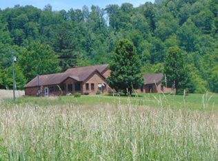 325 Debric Ln, Mount Hope, WV 25880