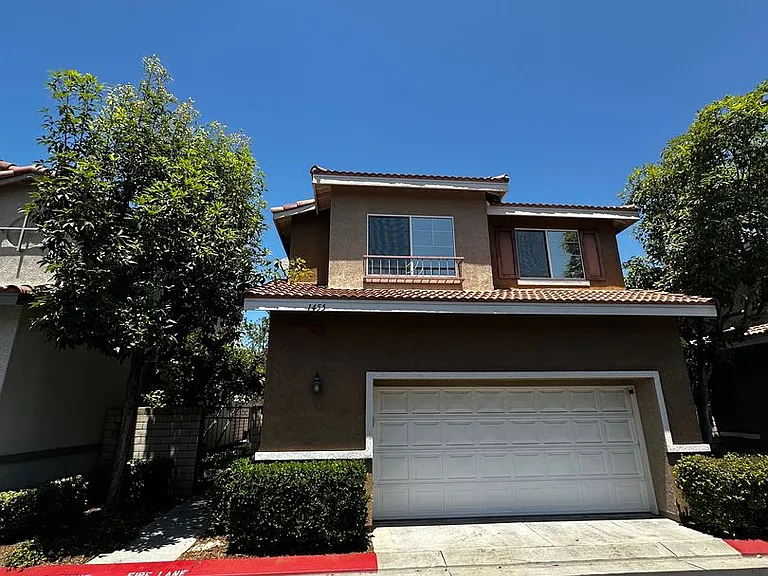1455 Holcomb — Photo 1
