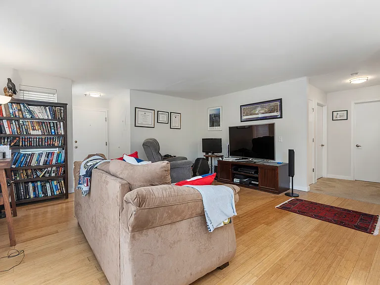 8507 Linden Ave N — Photo 6