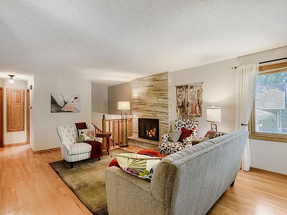 5th image of 6715 Ashton Ave NE