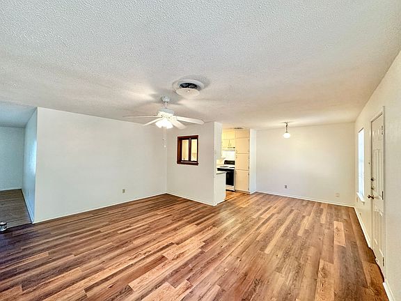 3rd image of 1202 Crestridge Dr