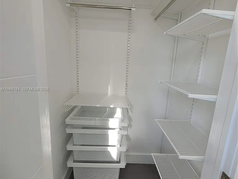 825 Michigan Ave #7 — Photo 10