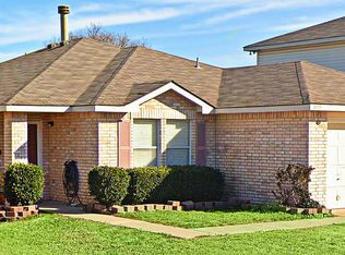 8755 Cove Meadow Ln, Fort Worth, TX 76123
