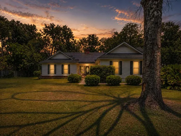 4 Garth Dr, Charleston, SC 29414
