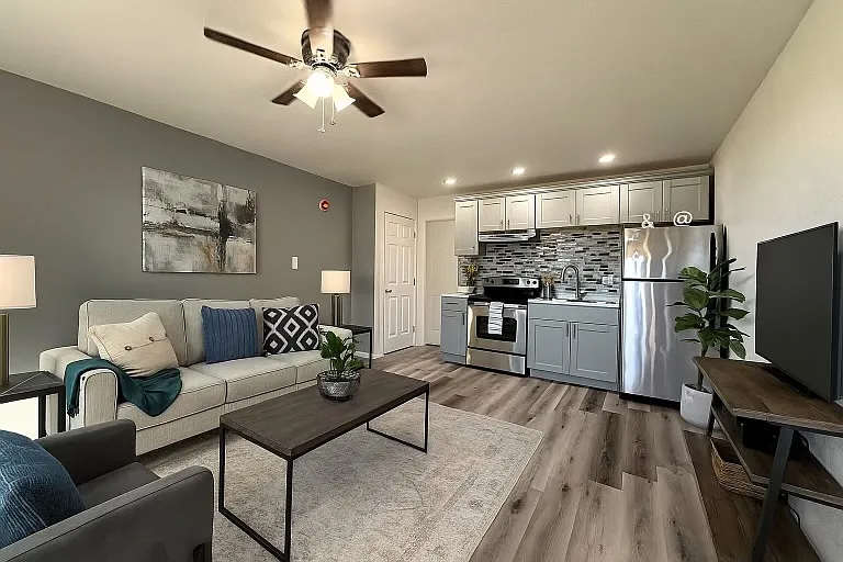 Studio, 385 sqft, $670 — Photo 2
