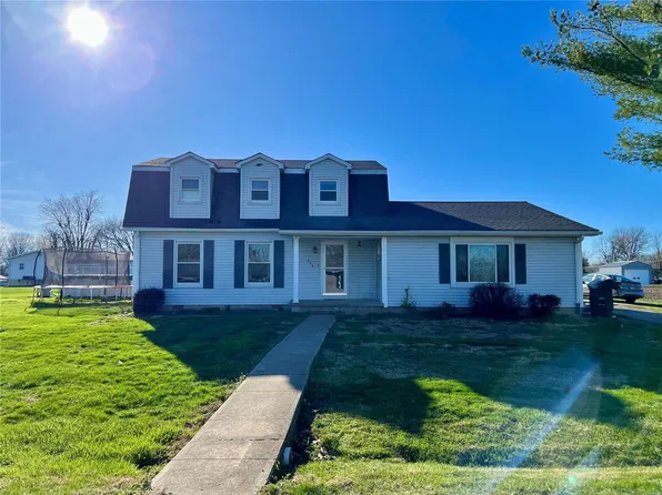 803 Martha St, Carrollton, IL 62016