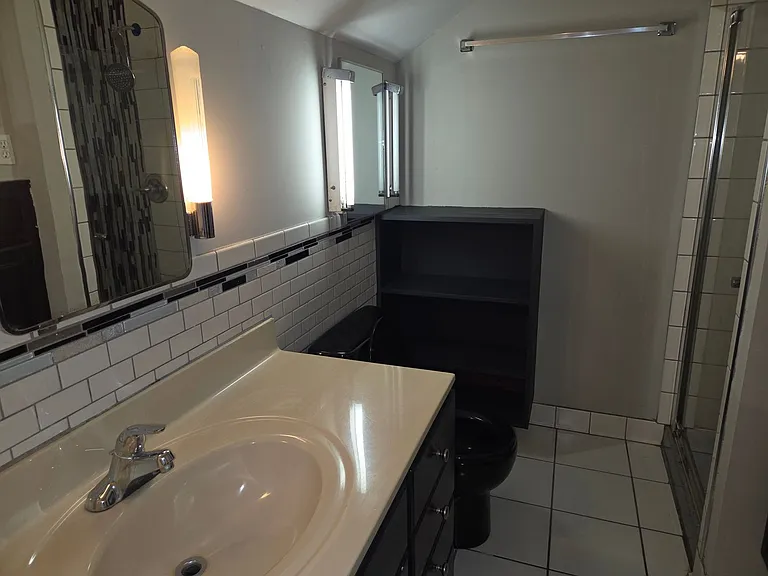 604 Florence Ave — Photo 9