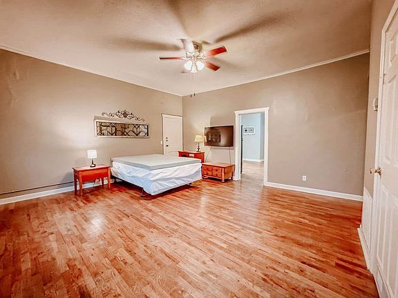 5th image of 10 S Silver St #10