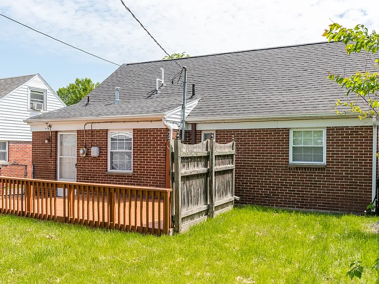 1451 Pershing Blvd — Photo 22