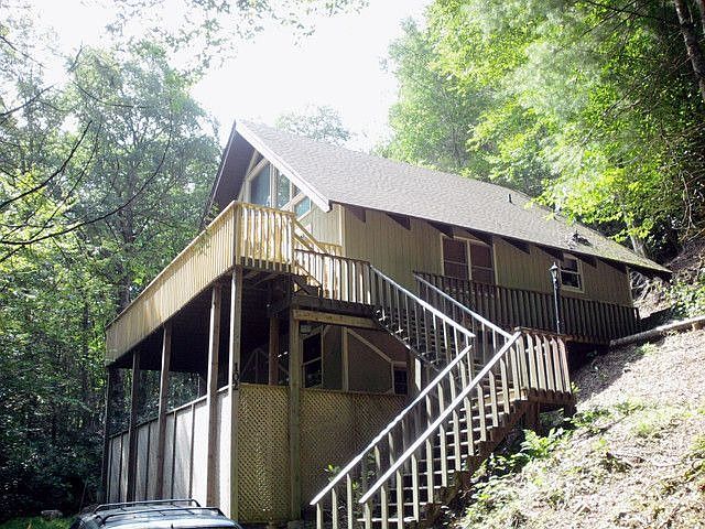 2nd image of 102 Honeysuckle Ln