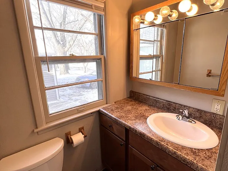 633 Walnut St — Photo 10