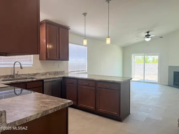 7912 S Lennox Ln, Tucson, AZ 85747