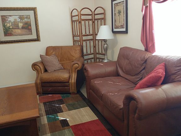Living Room/Entry