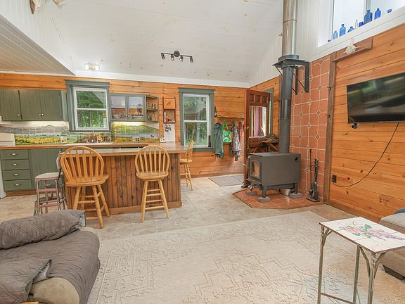 4th image of 19 Snowshoe Lane