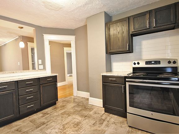 4th image of 2322 S 33rd St #2322/02