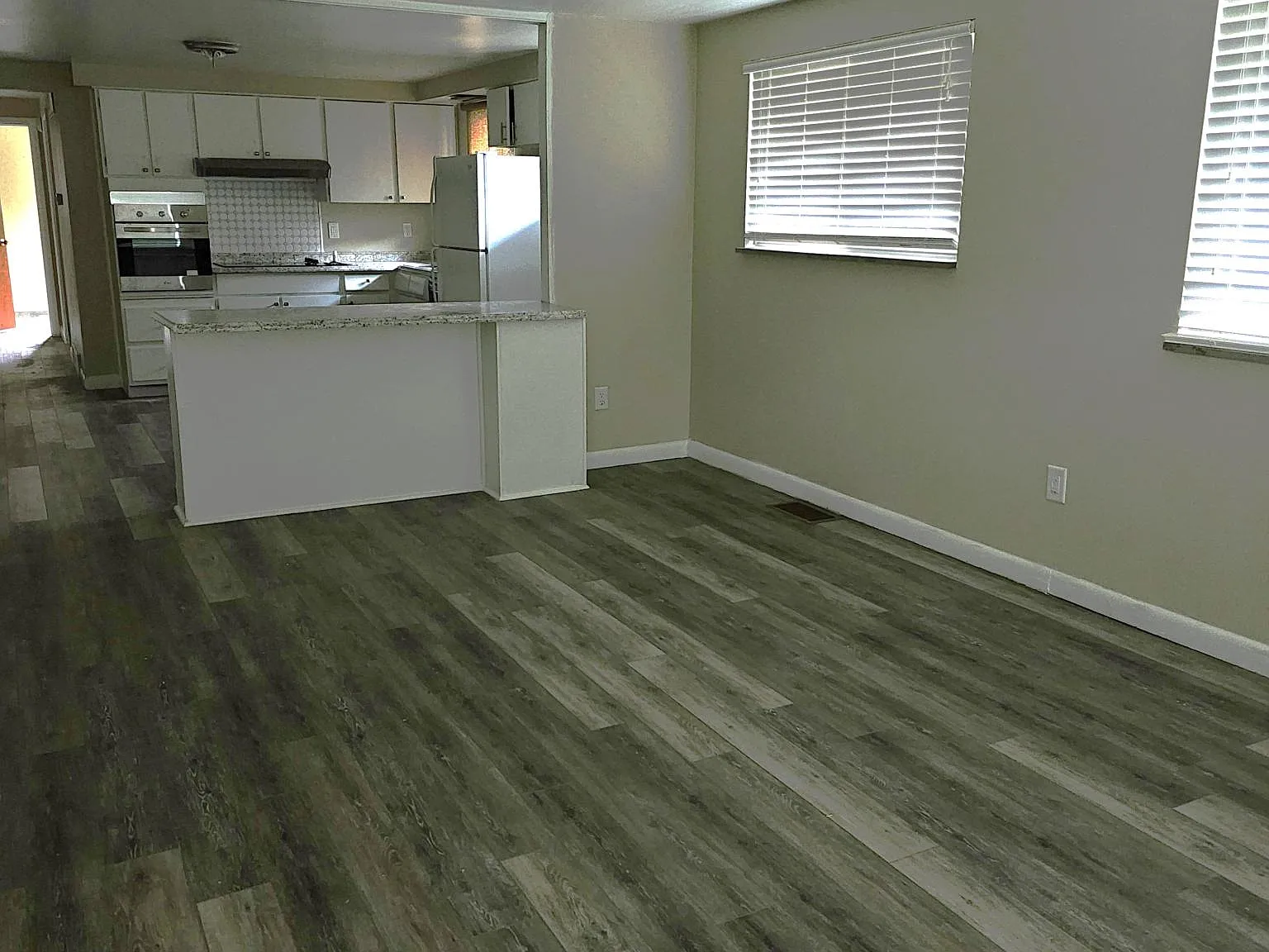 3 bed, 1.5 bath, 1133 sqft, $1,425 — Photo 2