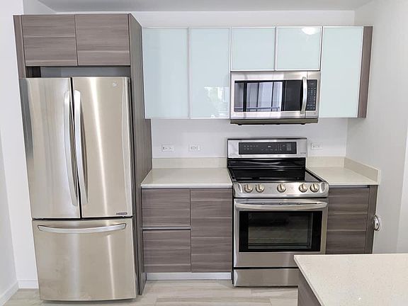 5th image of 481 NE 29th St #306