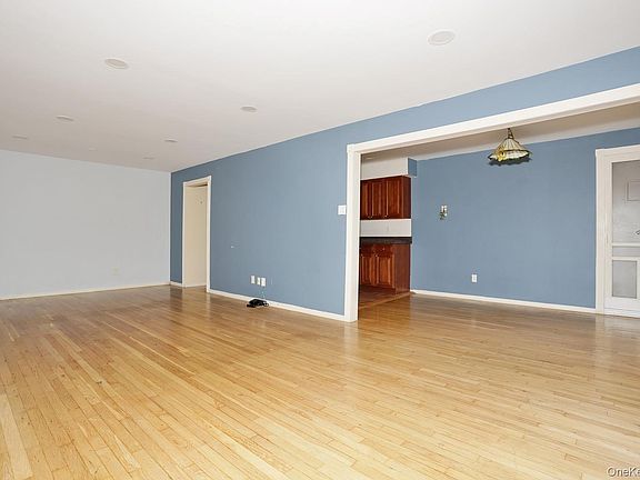 5th image of 6 W Lawrence Park Drive #2
