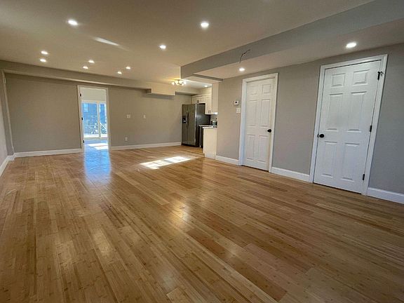 4th image of 8120 Chelwynde Ave