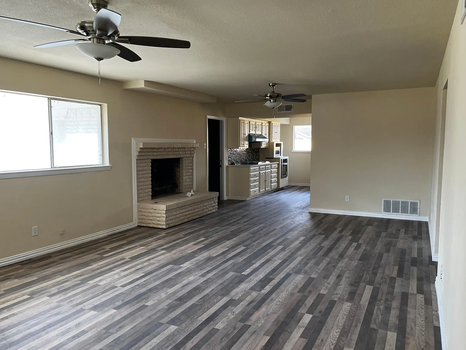 3 bed, 1364 sqft, $2,350 — Photo 1