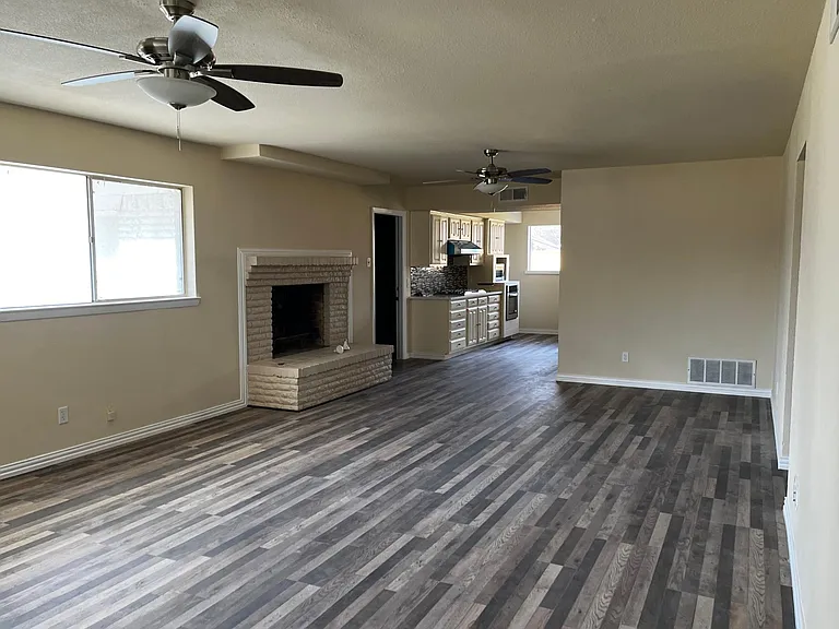502 Worcester Way — Photo 1