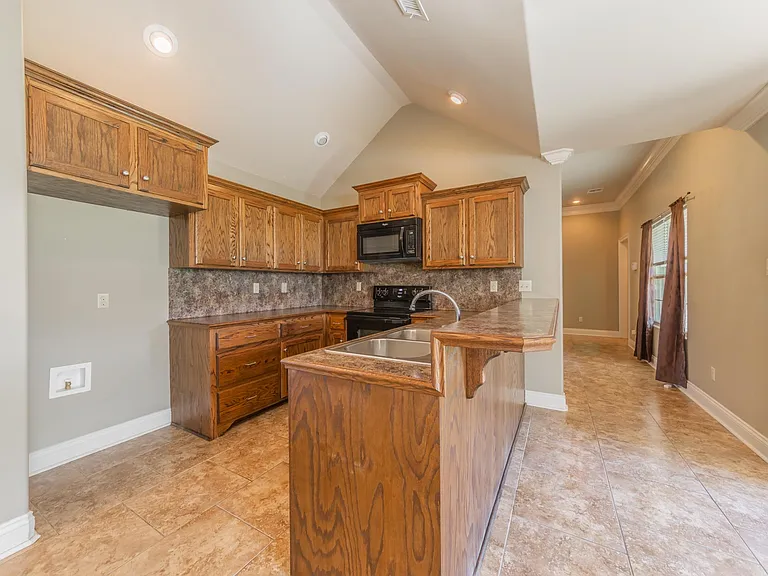 917 Lillian Michel Dr — Photo 3