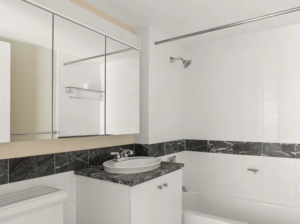 425 Main Street image 6 of 24