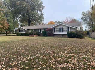1902 S Cedarbrook Ave, Springfield, MO 65804