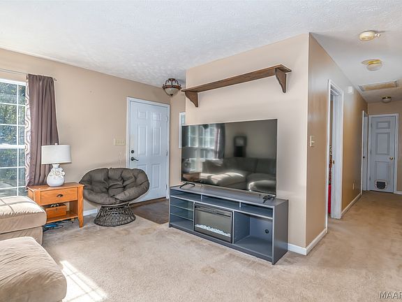 3rd image of 9513 Hobbie Rd